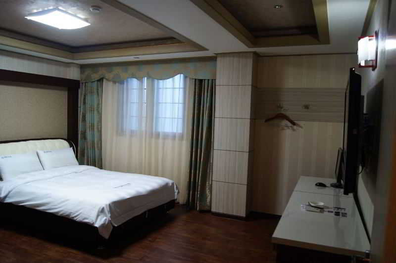 Ever Hotel Jeju Exterior foto